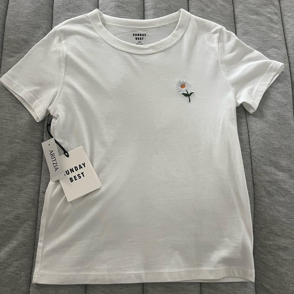 aritzia "sunday best" short sleeve t shirt, soft material, never worn, brand new